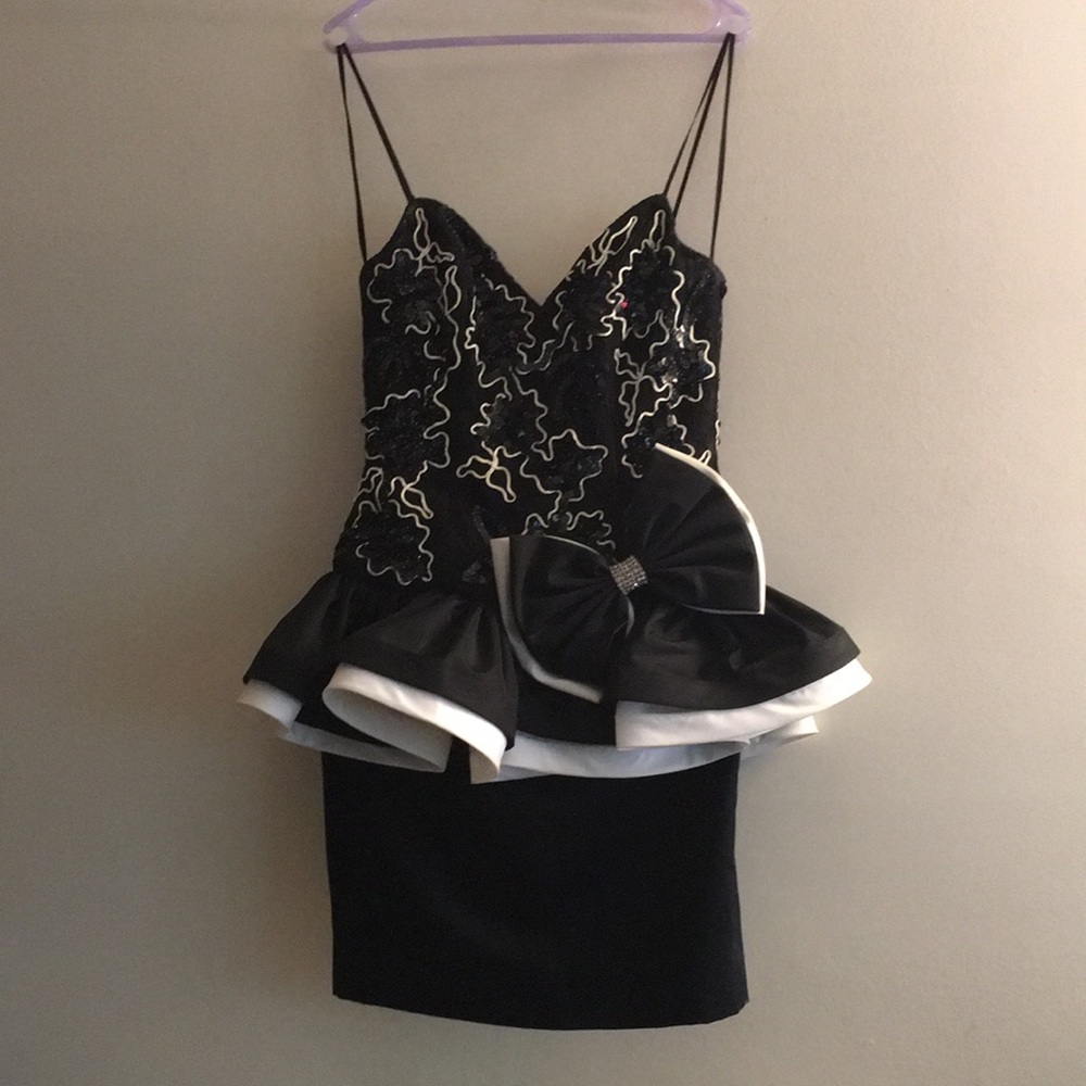 Vintage 1980’s spaghetti strap peplum party dress!
